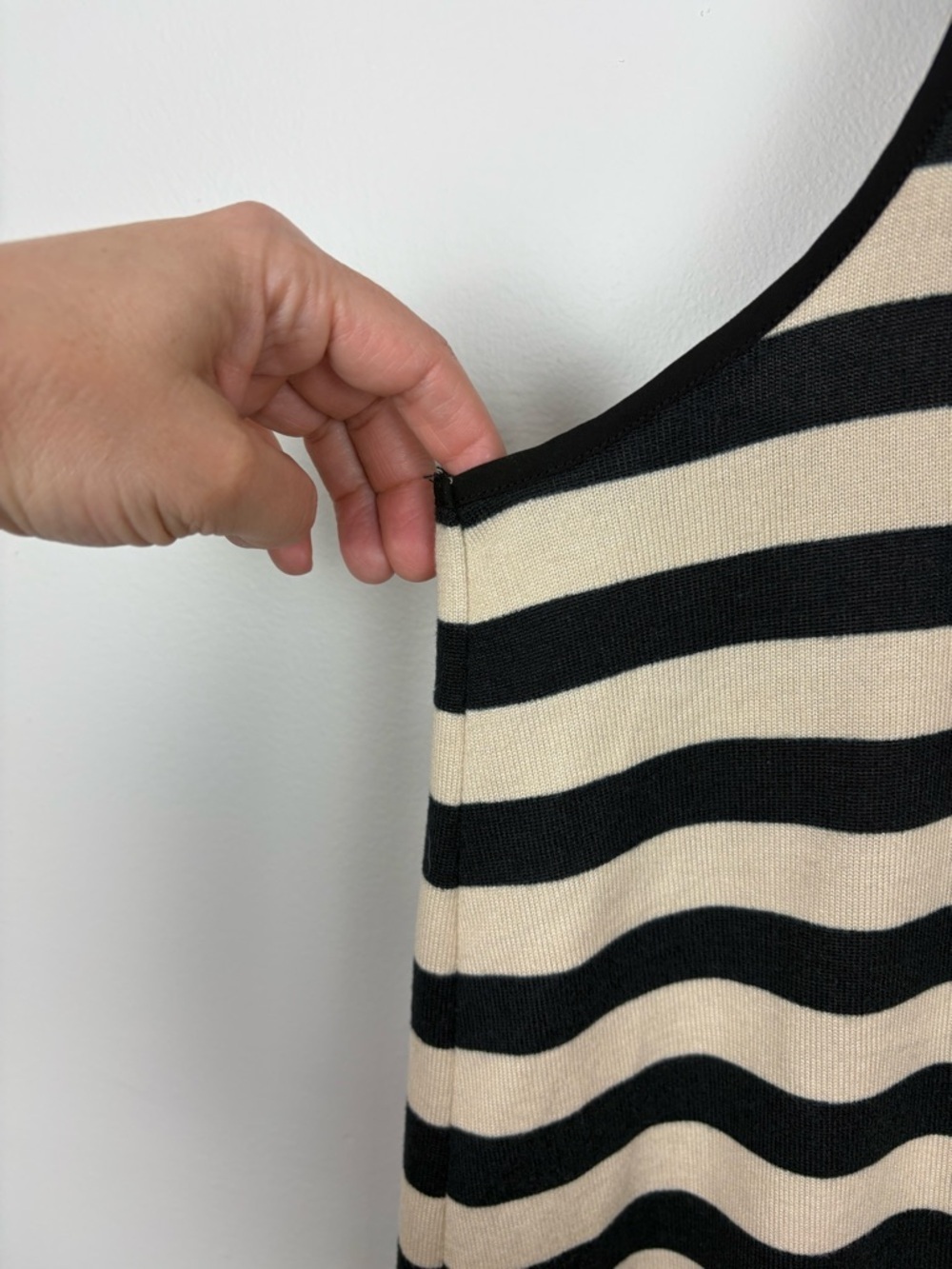 Liz Lange Black & Tan Striped Scoop Neck Tank w/ black mesh trim size PL - Picture 3 of 10